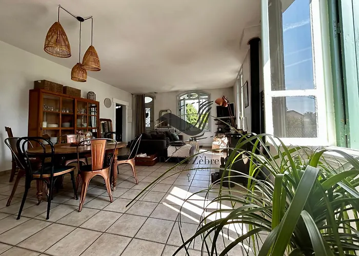 Arrive ! - Située Sur Le Chenal De La Grève *