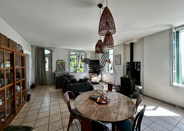 Arrive ! - Située Sur Le Chenal De La Grève *