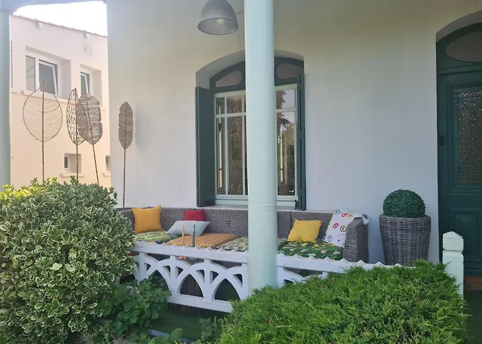 Arrive ! - Située Sur Le Chenal De La Grève *